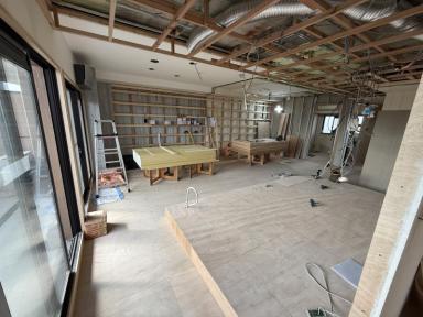 富山市で改修工事施工中